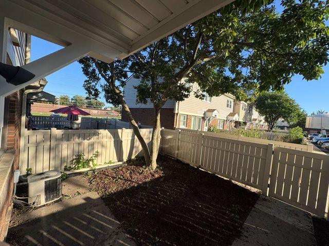 442 Congress Court 9, Wood Dale, IL 60191