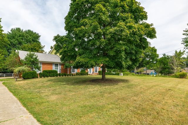 131 W Ridge Dr, Hendersonville, TN 37075