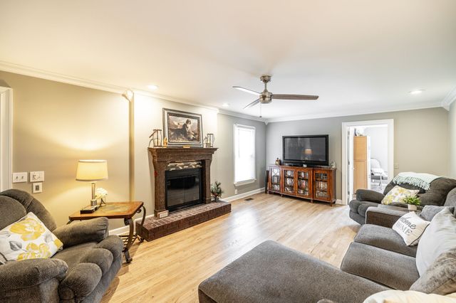 131 W Ridge Dr, Hendersonville, TN 37075