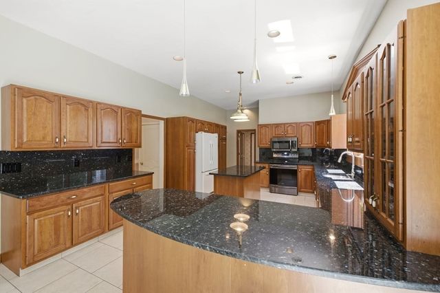 3 Windsor Drive, Foxboro, MA 02035