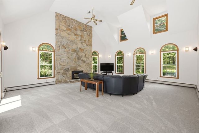 3 Windsor Drive, Foxboro, MA 02035