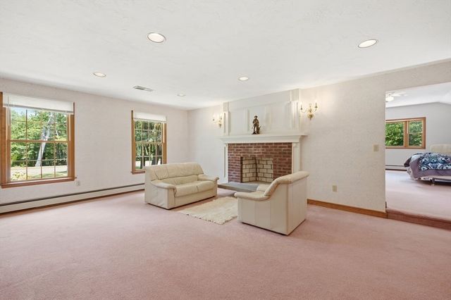 3 Windsor Drive, Foxboro, MA 02035