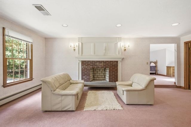3 Windsor Drive, Foxboro, MA 02035