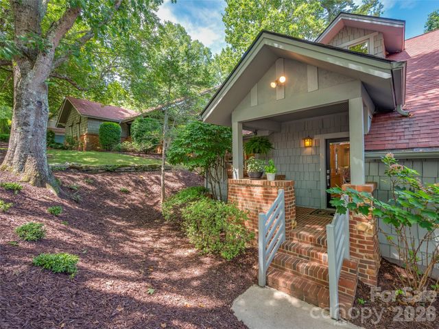 16 LaCoste Drive, Hendersonville, NC 28739