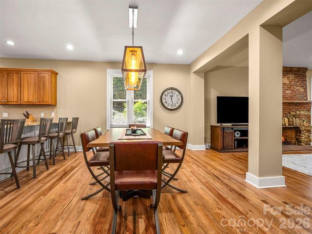 16 LaCoste Drive, Hendersonville, NC 28739