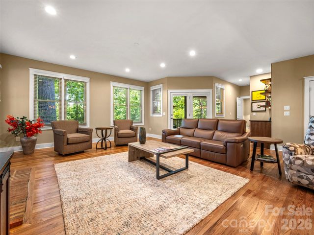 16 LaCoste Drive, Hendersonville, NC 28739