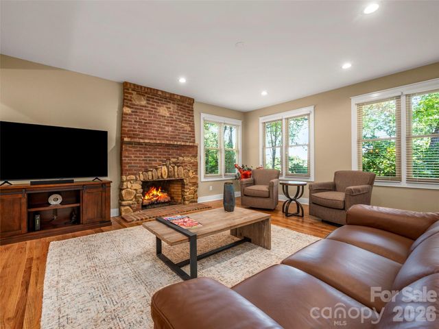 16 LaCoste Drive, Hendersonville, NC 28739
