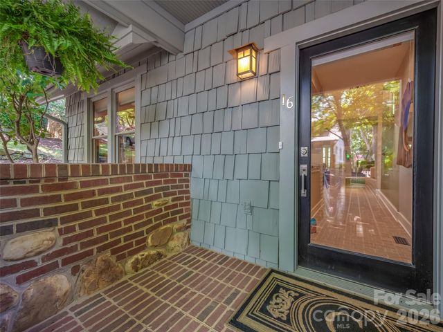 16 LaCoste Drive, Hendersonville, NC 28739