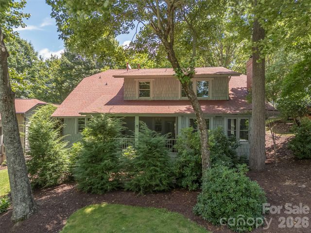 16 LaCoste Drive, Hendersonville, NC 28739