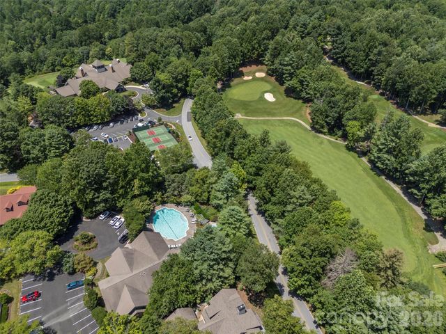 16 LaCoste Drive, Hendersonville, NC 28739