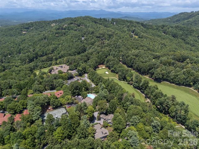 16 LaCoste Drive, Hendersonville, NC 28739