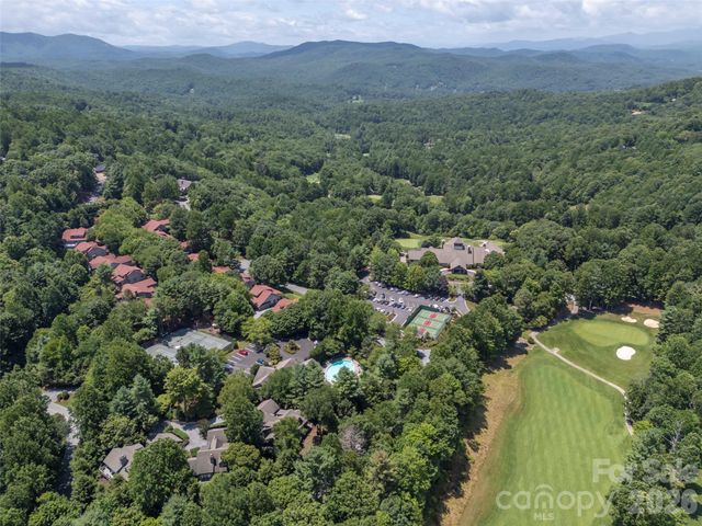 16 LaCoste Drive, Hendersonville, NC 28739