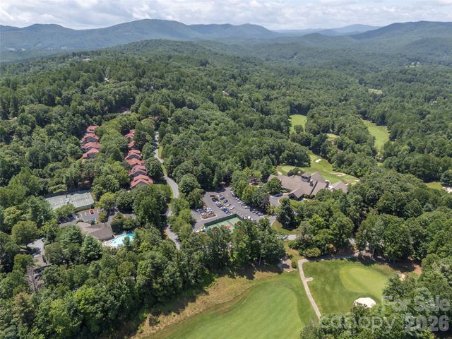 16 LaCoste Drive, Hendersonville, NC 28739