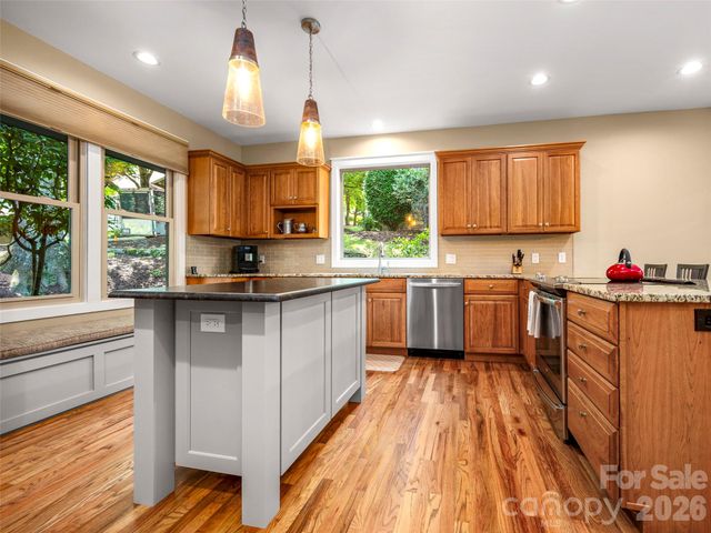 16 LaCoste Drive, Hendersonville, NC 28739