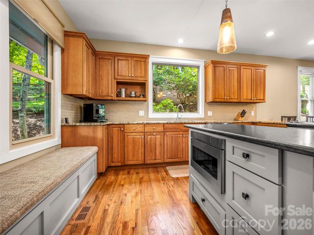 16 LaCoste Drive, Hendersonville, NC 28739