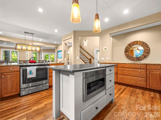 16 LaCoste Drive, Hendersonville, NC 28739