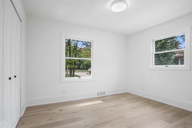 18870 Beverly Road, Beverly Hills, MI 48025