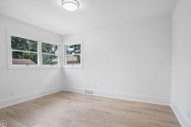 18870 Beverly Road, Beverly Hills, MI 48025