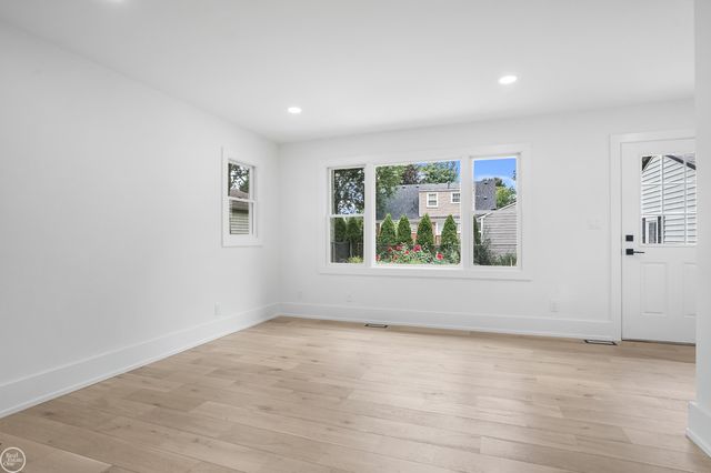 18870 Beverly Road, Beverly Hills, MI 48025