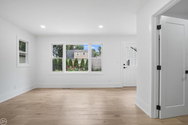 18870 Beverly Road, Beverly Hills, MI 48025