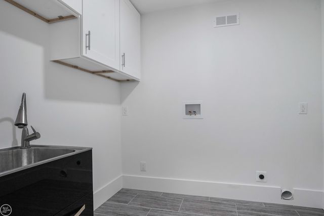 18870 Beverly Road, Beverly Hills, MI 48025