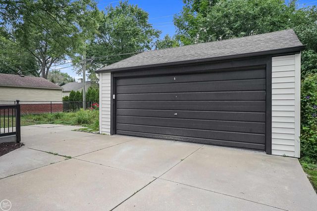 18870 Beverly Road, Beverly Hills, MI 48025