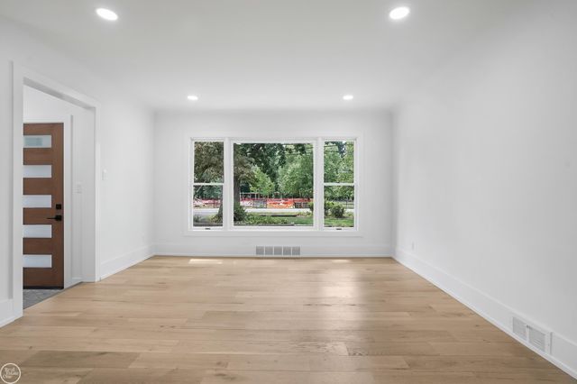 18870 Beverly Road, Beverly Hills, MI 48025