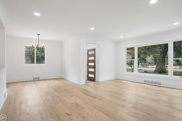 18870 Beverly Road, Beverly Hills, MI 48025