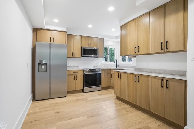18870 Beverly Road, Beverly Hills, MI 48025