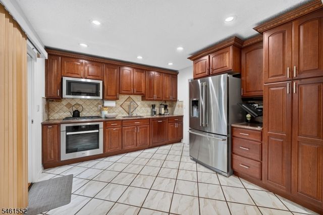 25 Normandy Dr, Wayne Twp., NJ 07470