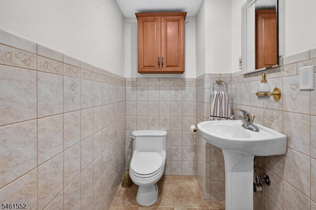 25 Normandy Dr, Wayne Twp., NJ 07470