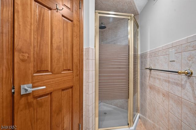 25 Normandy Dr, Wayne Twp., NJ 07470