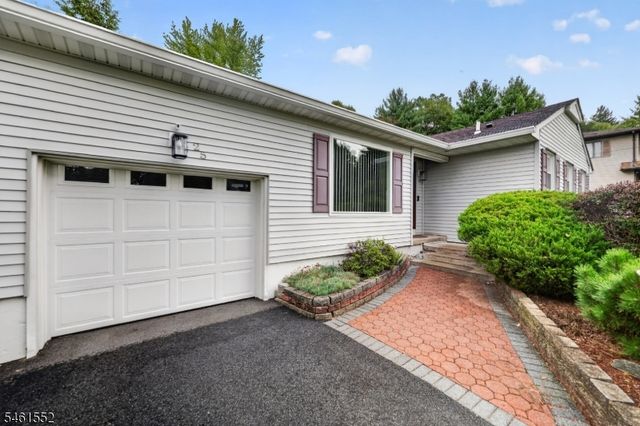 25 Normandy Dr, Wayne Twp., NJ 07470