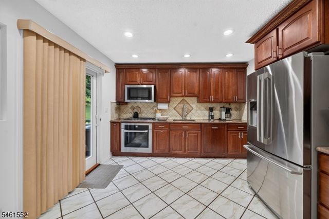 25 Normandy Dr, Wayne Twp., NJ 07470