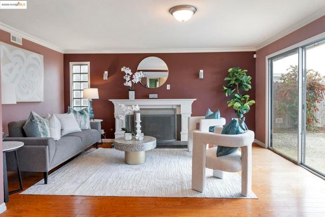 8071 Phaeton, Oakland, CA 94605