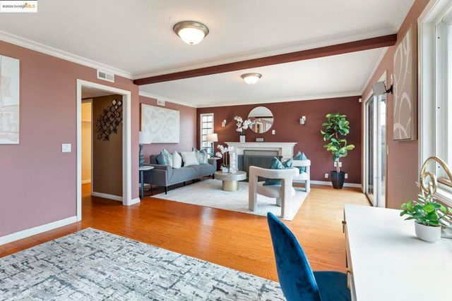 8071 Phaeton, Oakland, CA 94605