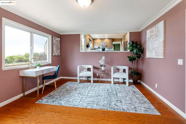 8071 Phaeton, Oakland, CA 94605