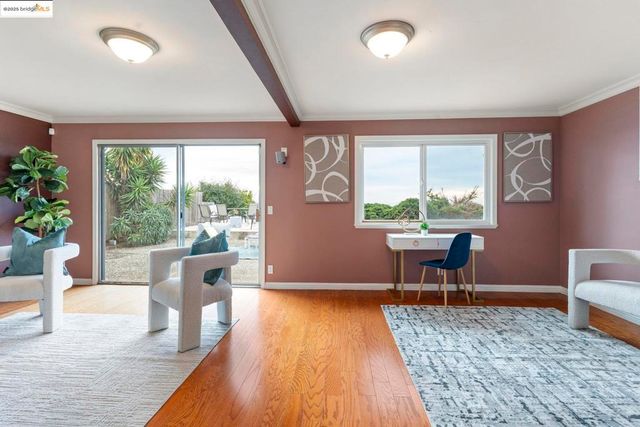 8071 Phaeton, Oakland, CA 94605