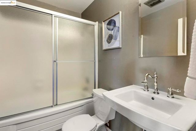 8071 Phaeton, Oakland, CA 94605