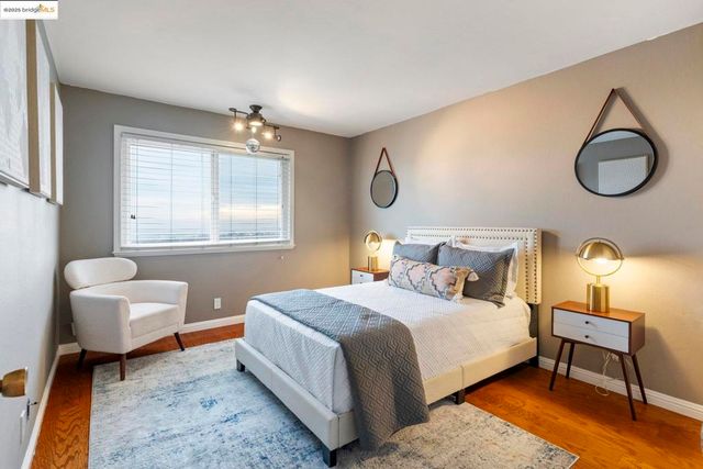 8071 Phaeton, Oakland, CA 94605