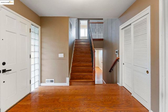 8071 Phaeton, Oakland, CA 94605