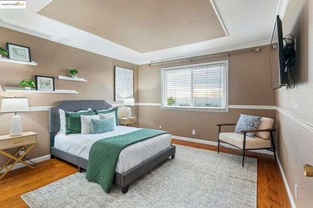 8071 Phaeton, Oakland, CA 94605