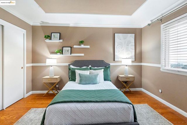 8071 Phaeton, Oakland, CA 94605