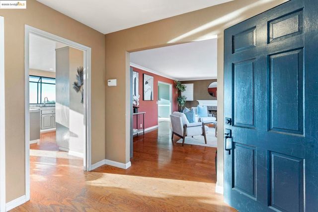 8071 Phaeton, Oakland, CA 94605