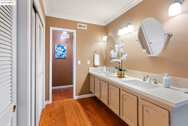 8071 Phaeton, Oakland, CA 94605