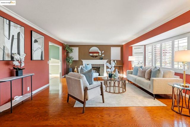 8071 Phaeton, Oakland, CA 94605