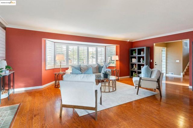 8071 Phaeton, Oakland, CA 94605