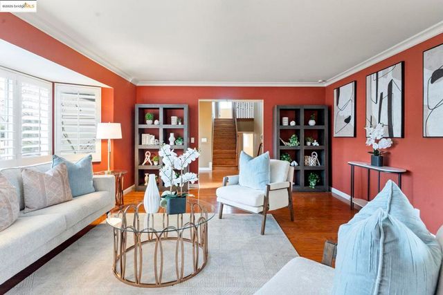 8071 Phaeton, Oakland, CA 94605