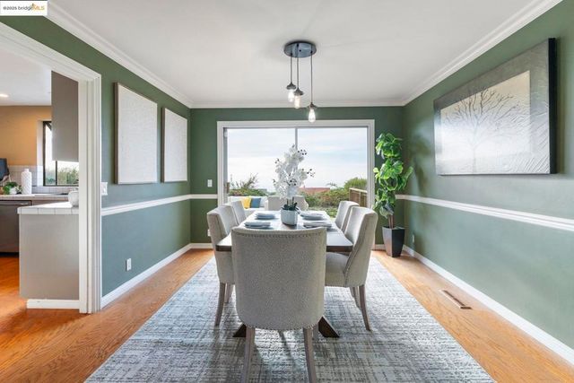 8071 Phaeton, Oakland, CA 94605