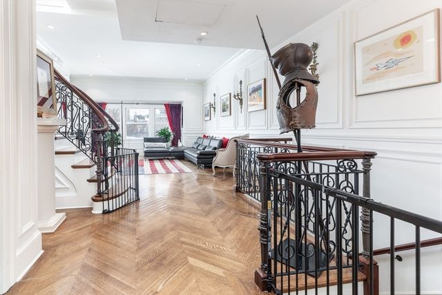 230 Commonwealth Ave, Boston, MA 02116